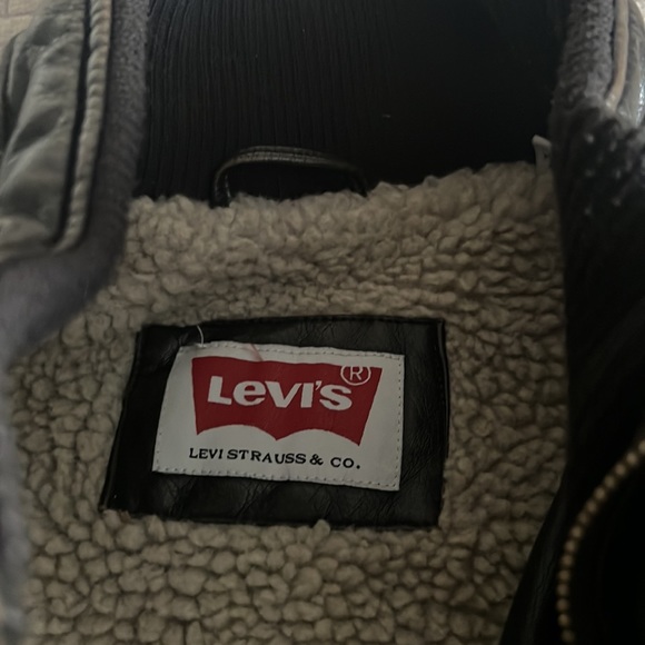 Men’s Levi’s faux leather jacket. Color dark brown size CH for small - Picture 3 of 6